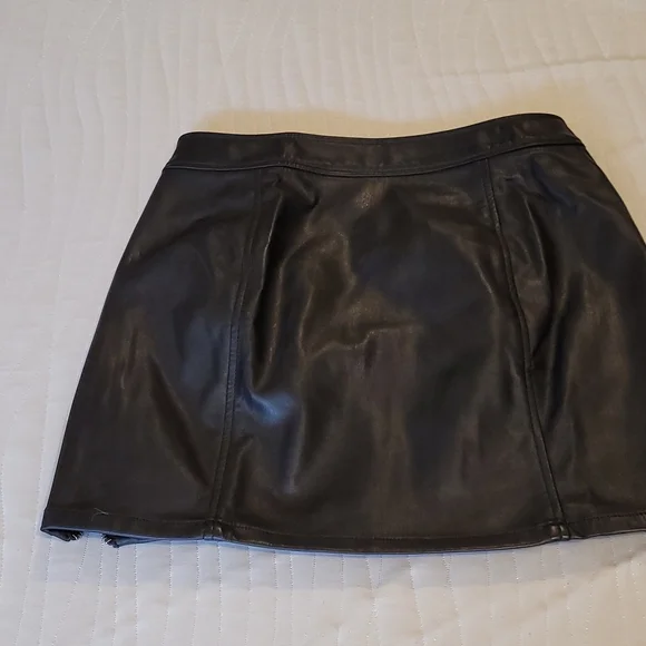 Express Faux Leather Skirt Size 0 - Picture 8 of 8